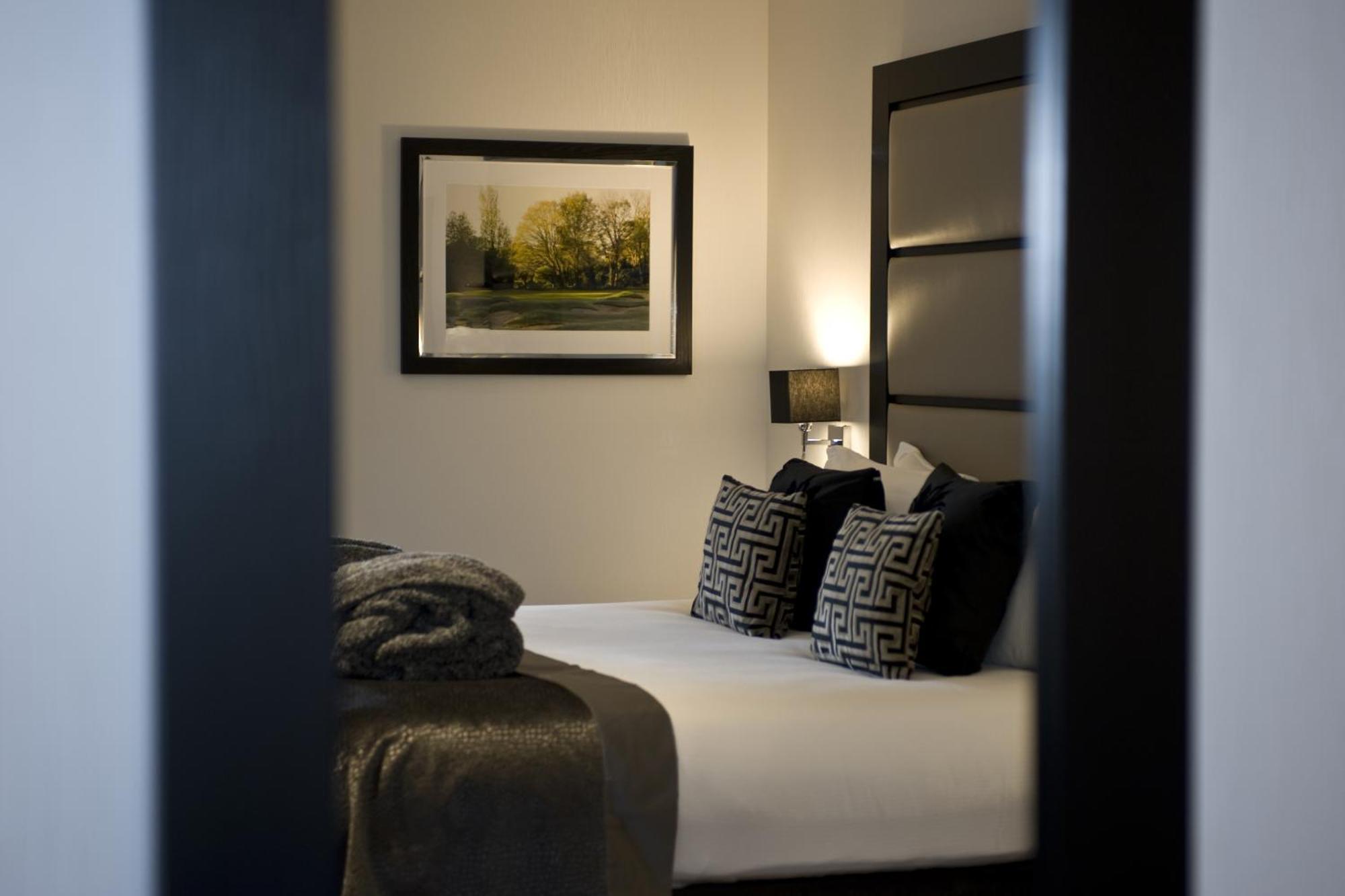 The Lodge At Kingswood Epsom Ruang foto