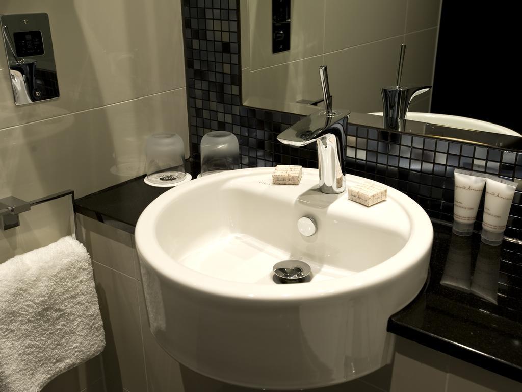 The Lodge At Kingswood Epsom Bagian luar foto