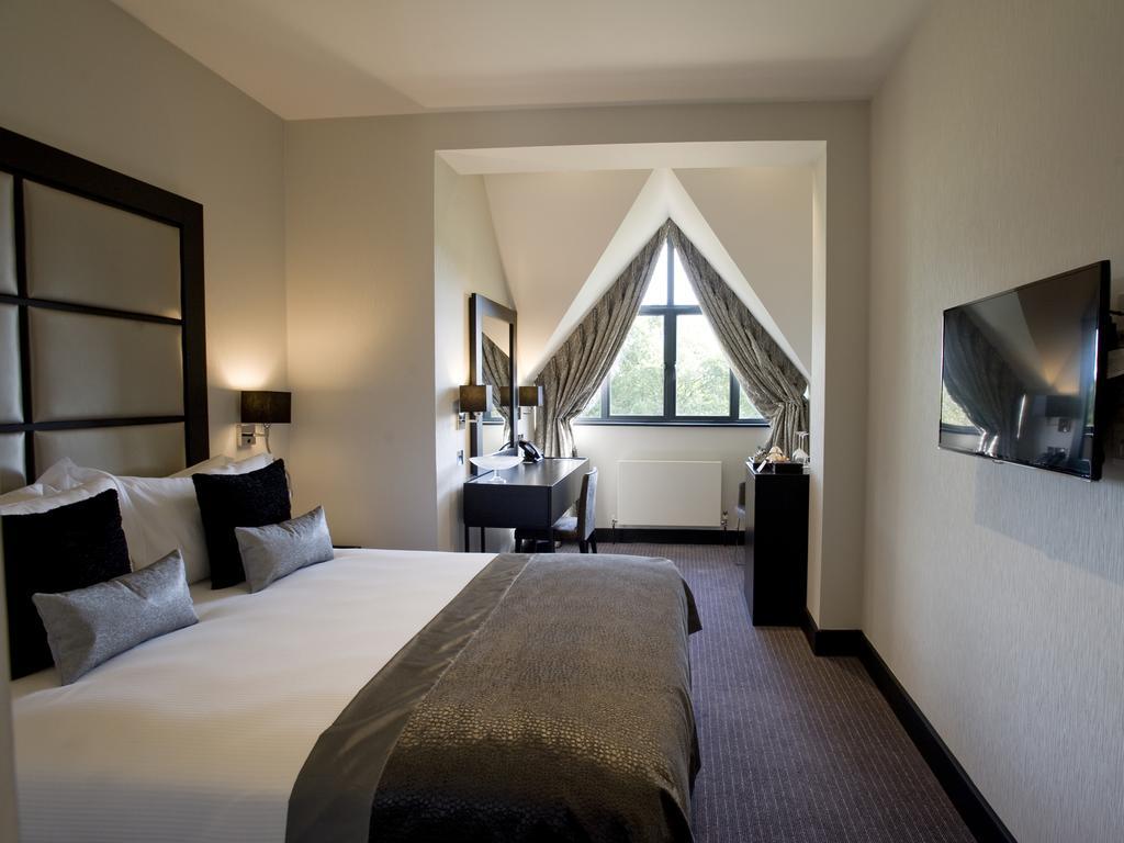 The Lodge At Kingswood Epsom Bagian luar foto