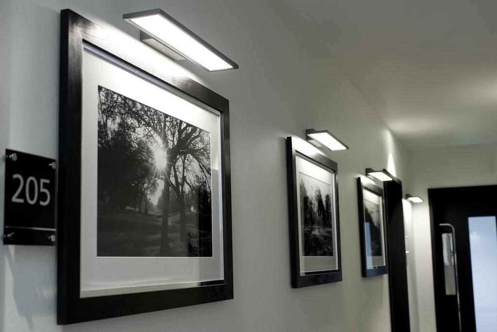 The Lodge At Kingswood Epsom Bagian luar foto