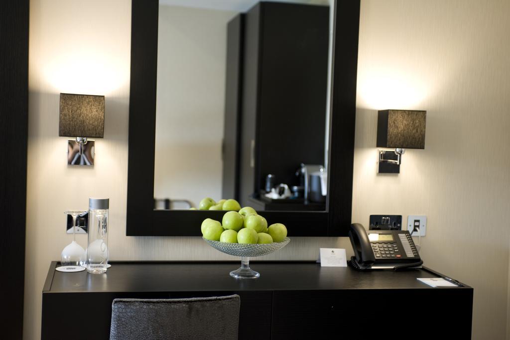 The Lodge At Kingswood Epsom Bagian luar foto