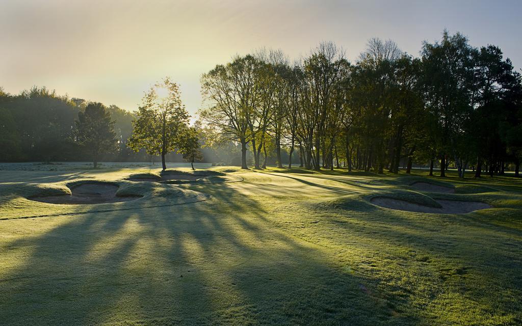 The Lodge At Kingswood Epsom Bagian luar foto